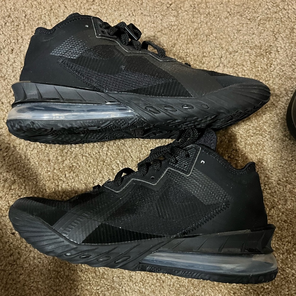 Lebron Nike 18 low basketball shoes sz 9